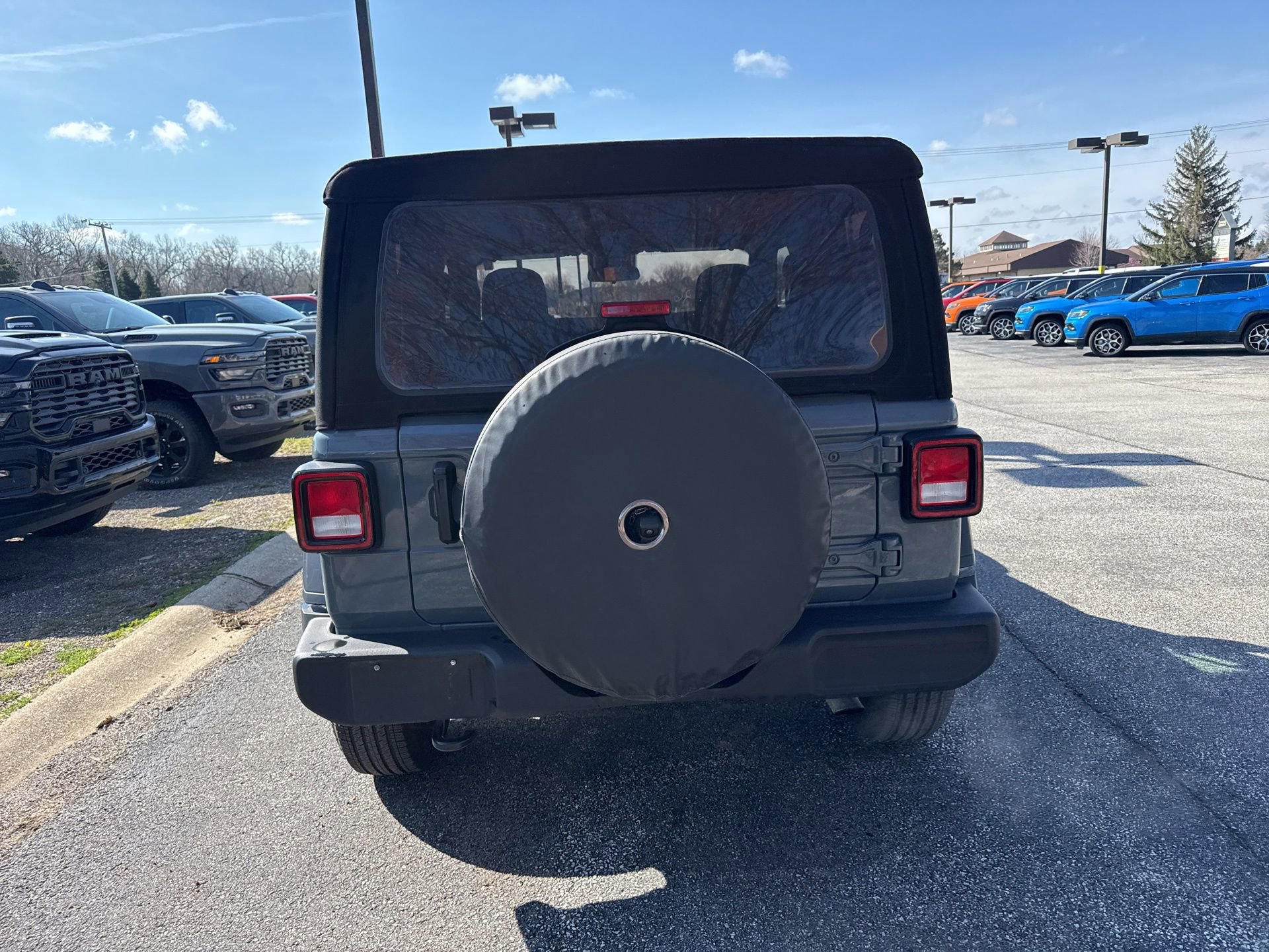 Used 2024 Jeep Wrangler Sport S image 9