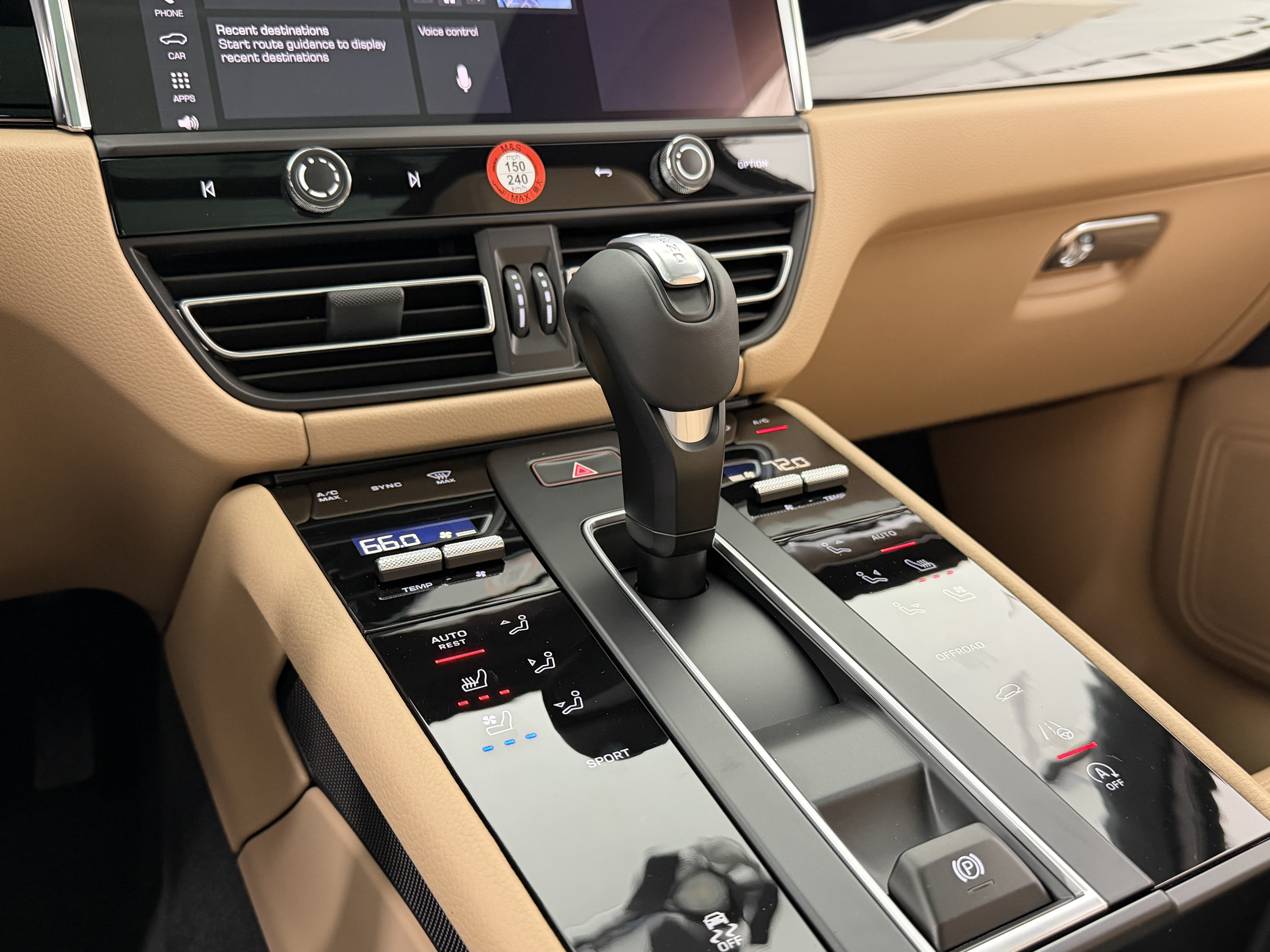 Certified 2026 Porsche Macan AWD/4WD image 35
