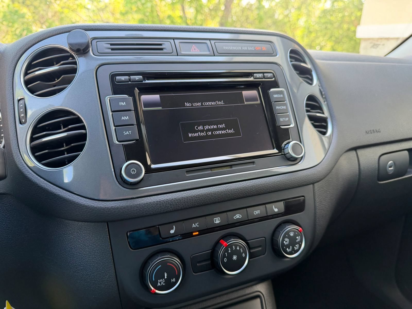 Used 2015 Volkswagen Tiguan SE FWD image 35