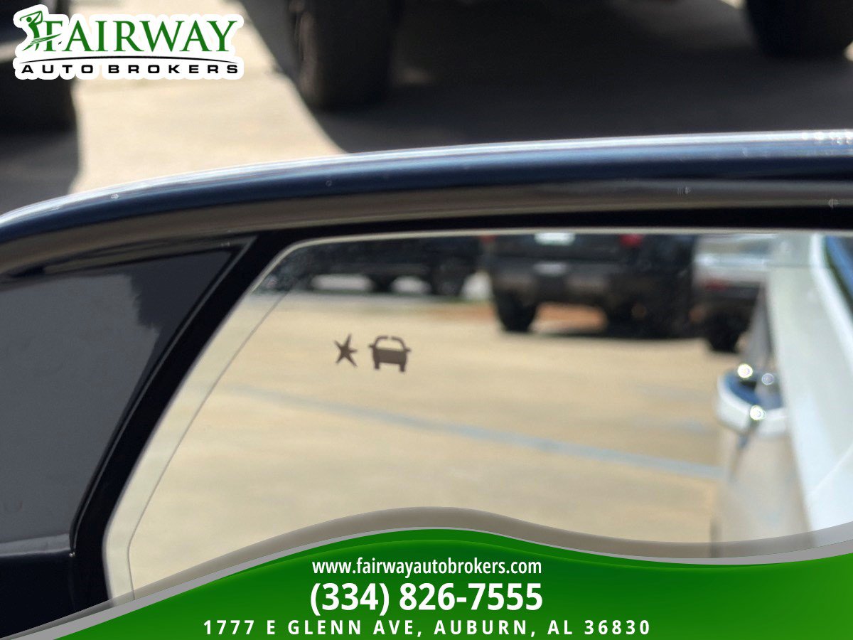 Used 2025 GMC Yukon Denali AWD/4WD image 12