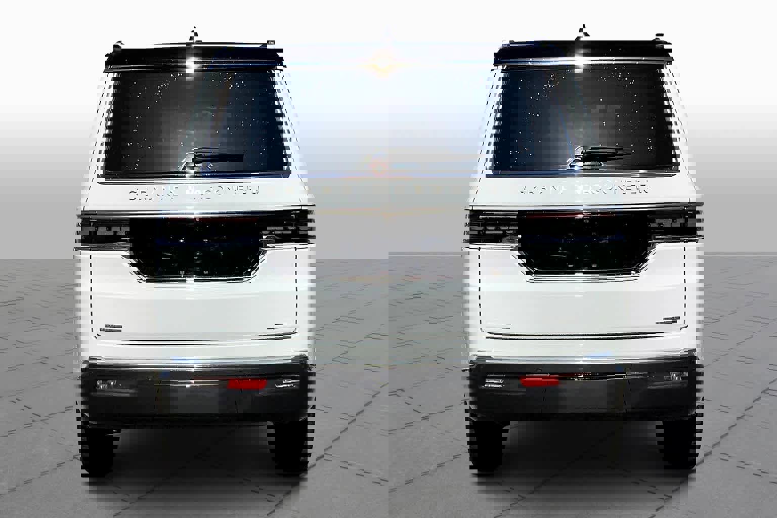 Used 2022 Jeep Grand Wagoneer Series III w/ HD Trailer Tow Package image 4