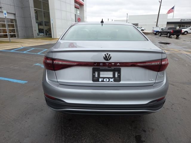 Used 2025 Volkswagen Jetta SE image 6