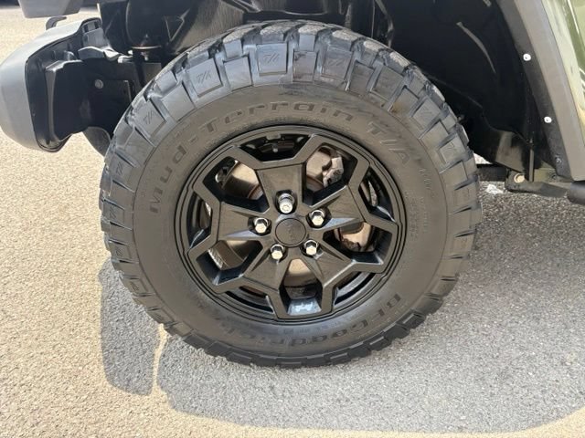 Used 2023 Jeep Gladiator Sport AWD/4WD image 13