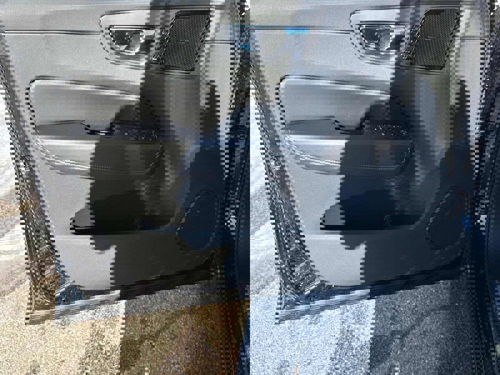 Certified 2023 Volvo XC60 T8 Ultimate w/ Climate Package image 16