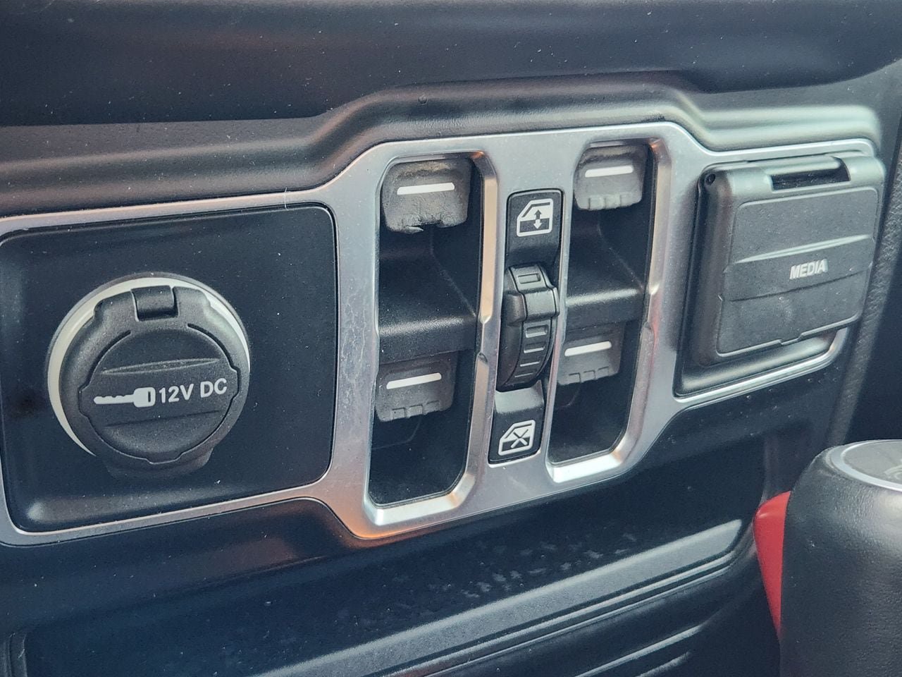 Used 2022 Jeep Gladiator Overland AWD/4WD image 18