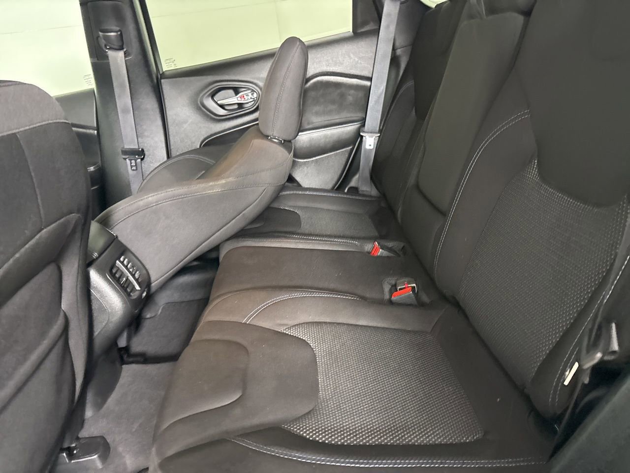 Used 2020 Jeep Cherokee Latitude image 20