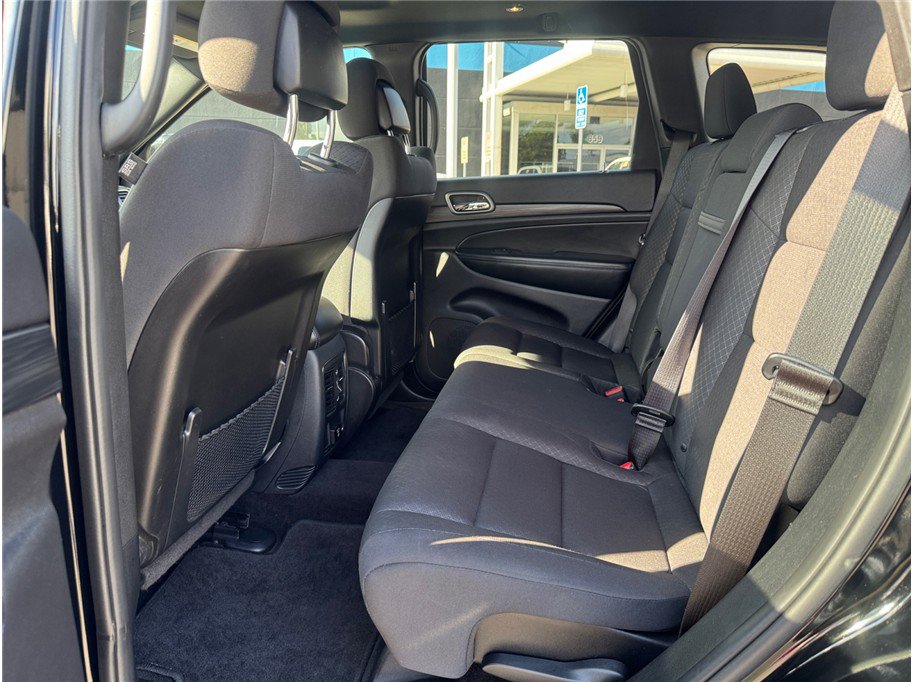 Used 2019 Jeep Grand Cherokee Laredo image 21