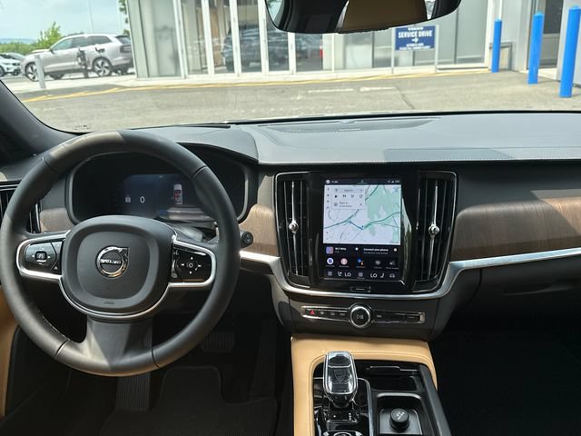 Certified 2025 Volvo V90 B6 Cross Country Ultra AWD/4WD image 24