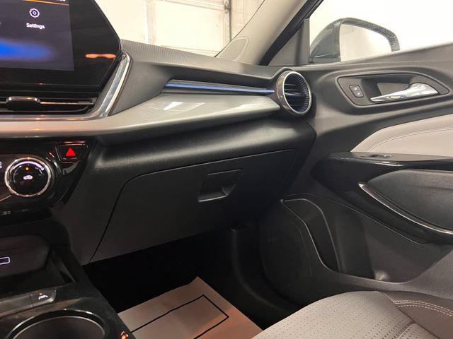 Used 2025 Chevrolet Trax LT FWD image 37