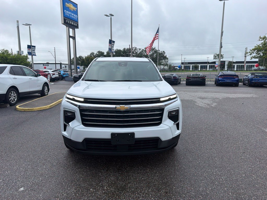 Used 2026 Chevrolet Traverse LT FWD image 2