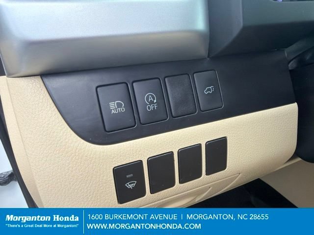 Used 2018 Toyota Highlander XLE FWD image 18