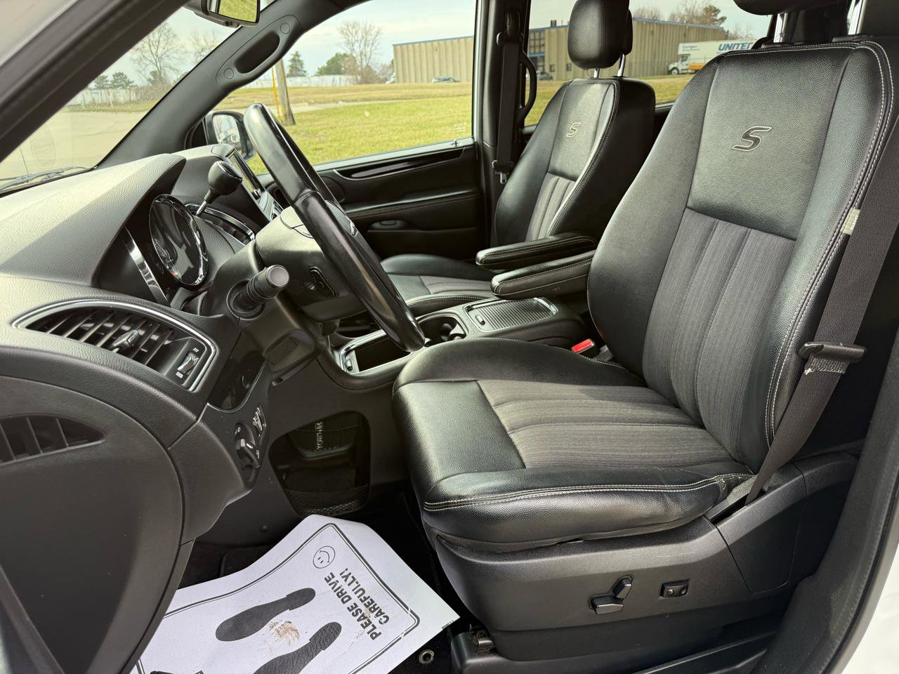 Used 2014 Chrysler Town & Country S FWD image 14