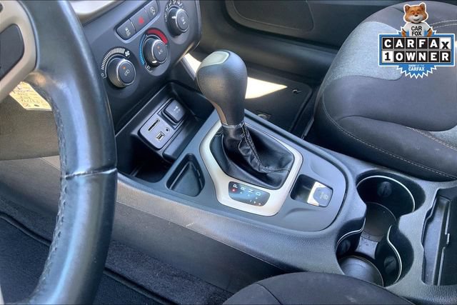 Used 2018 Jeep Cherokee Latitude w/ Altitude Package FWD image 15