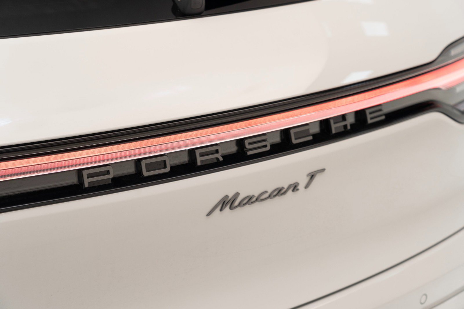 New 2025 Porsche Macan Turbo image 13