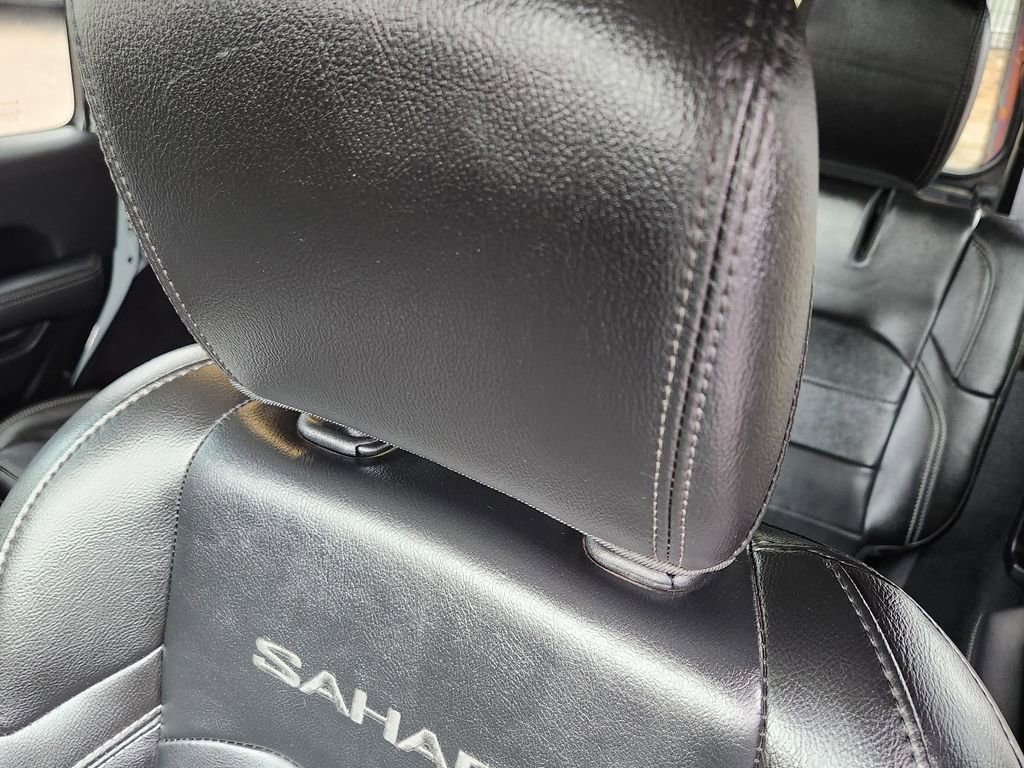 Used 2023 Jeep Wrangler Unlimited Sahara w/ Cold Weather Group AWD/4WD image 6