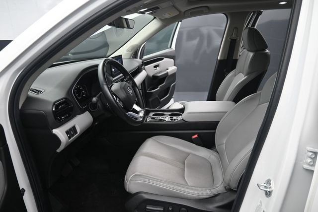 Used 2025 Honda Pilot Touring image 18