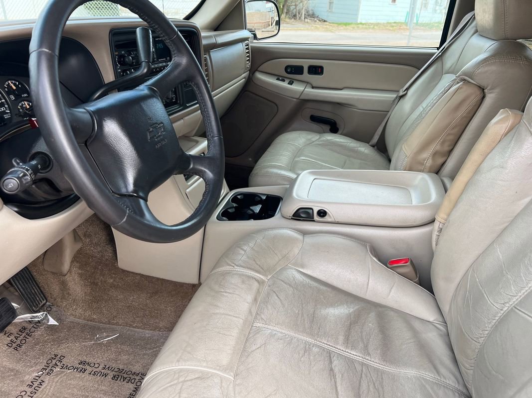 Used 2001 Chevrolet Tahoe LT w/ LT Preferred Equipment Group AWD/4WD image 11