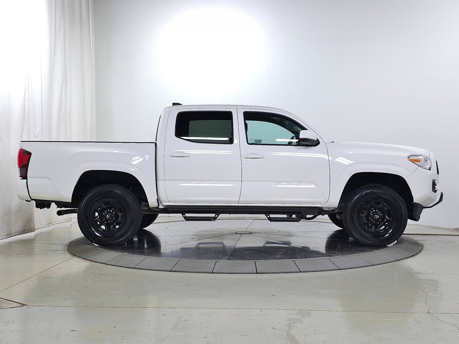 Used 2022 Toyota Tacoma SR AWD/4WD image 9