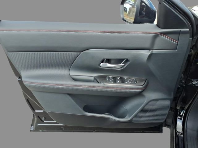 Used 2025 Nissan Kicks SR image 16