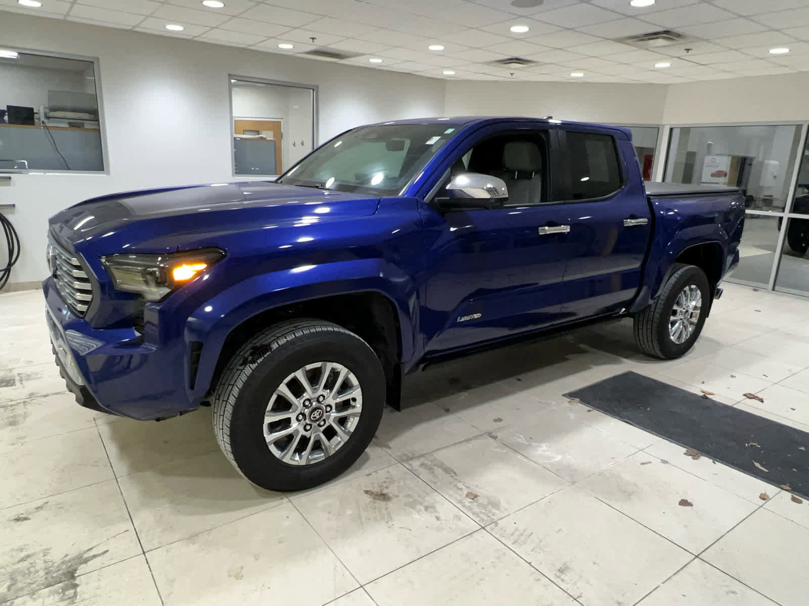 Used 2024 Toyota Tacoma Limited w/ Limited Package (LT) image 6