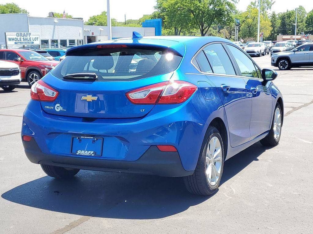 Used 2019 Chevrolet Cruze LT w/ Sun And Sound Package FWD image 3