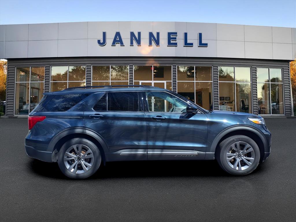 Used 2022 Ford Explorer XLT w/ Equipment Group 202A image 4