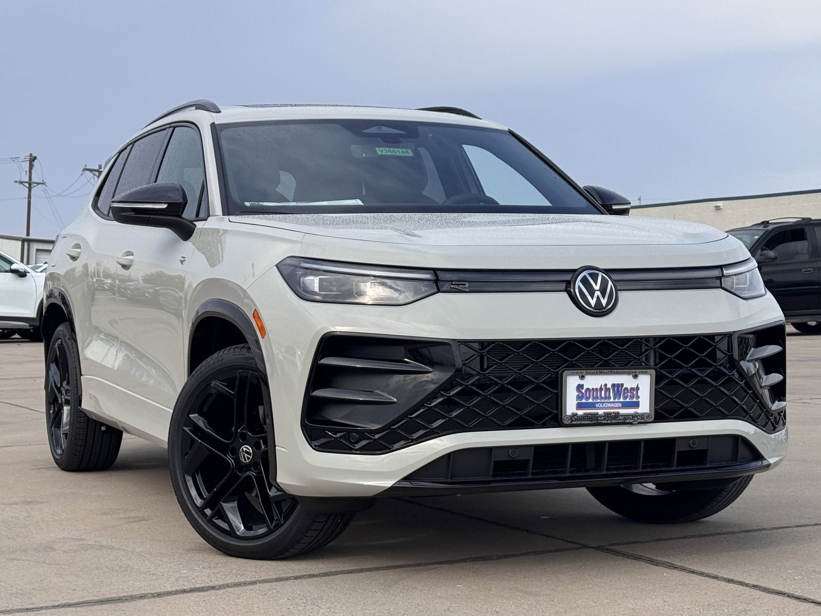 New 2026 Volkswagen Tiguan SE R-Line image 2