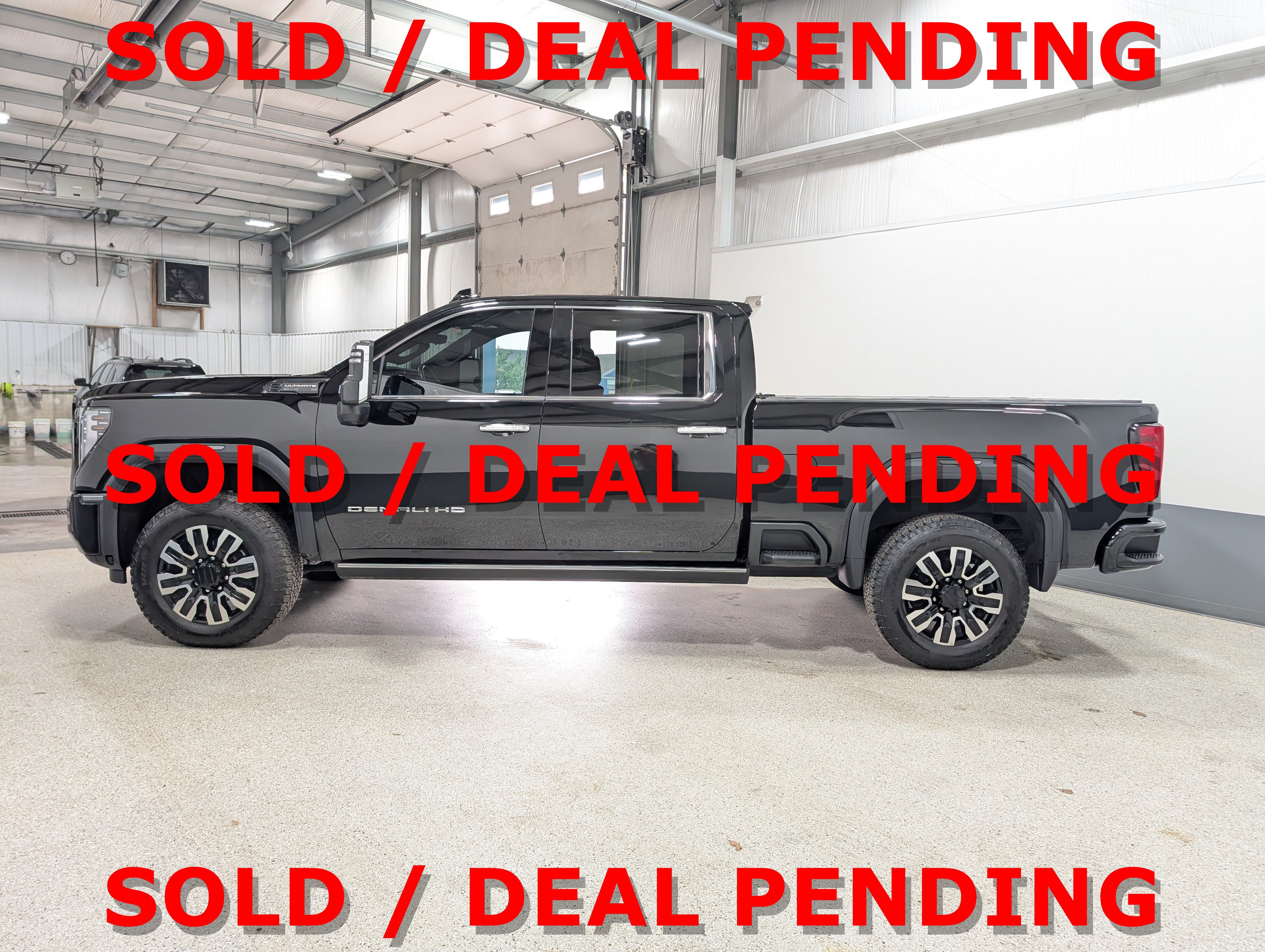 Used 2025 GMC Sierra 2500 Denali Ultimate AWD/4WD image 6