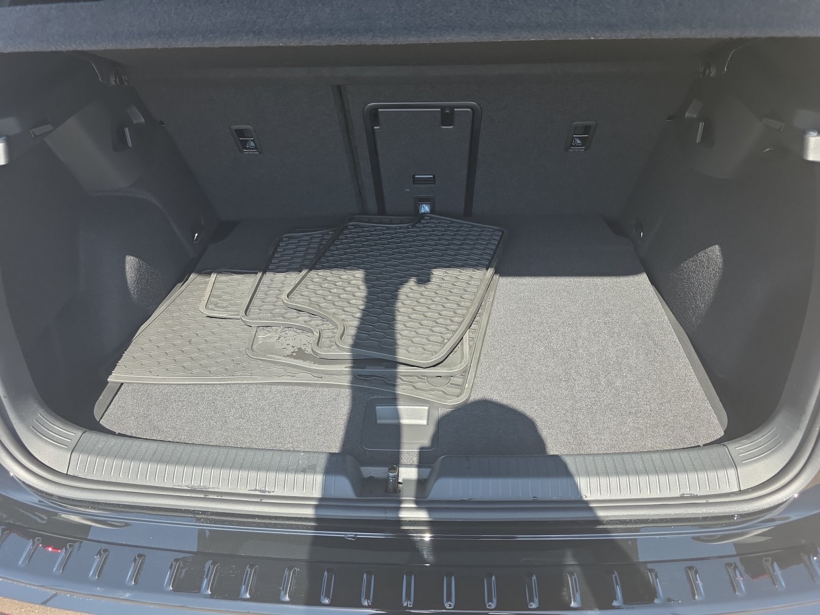 Certified 2025 Volkswagen Golf S FWD image 34