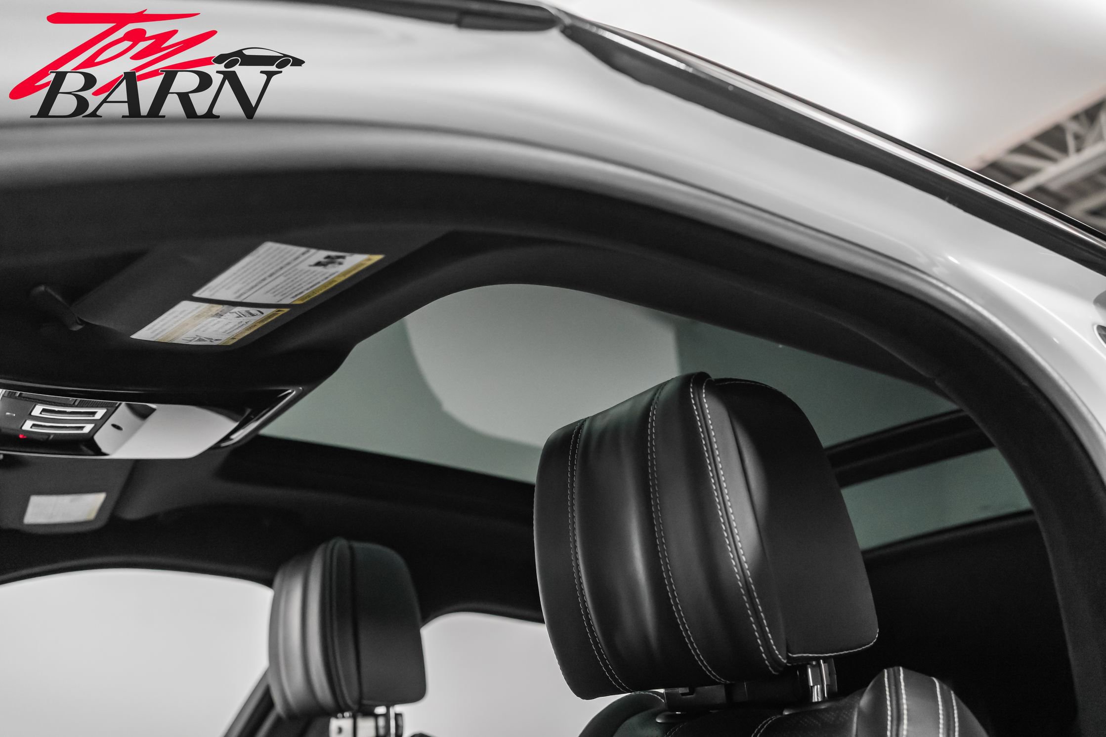 Used 2018 Land Rover Range Rover Velar R-Dynamic HSE image 27