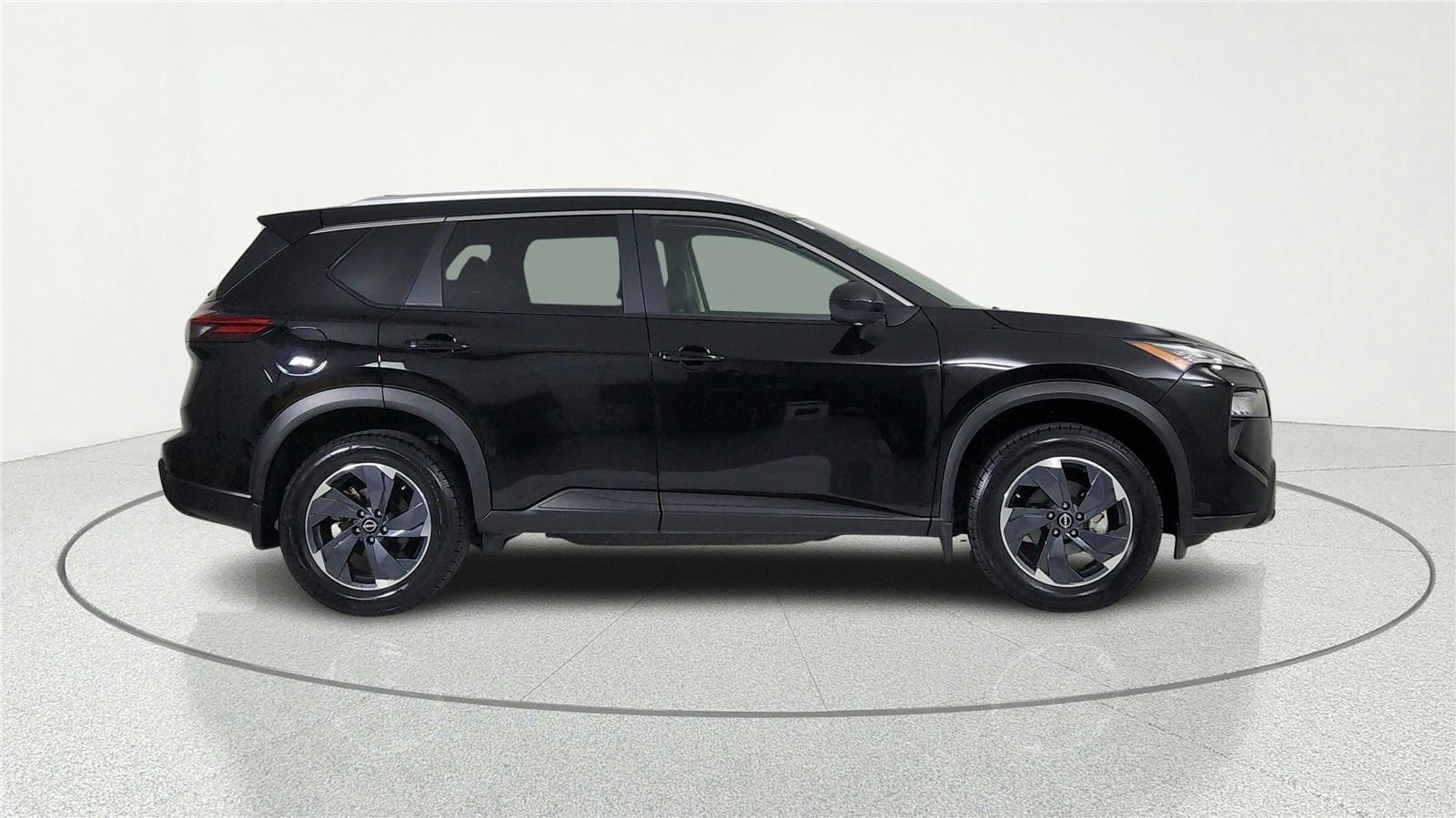 Used 2024 Nissan Rogue SV w/ SV Premium Package FWD image 6