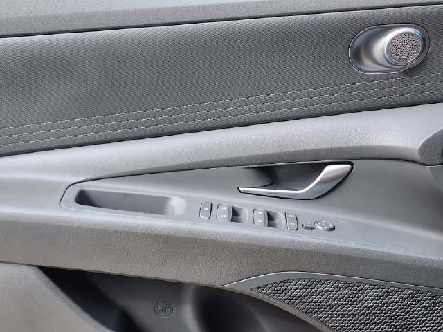 Used 2024 Hyundai Elantra SEL FWD image 24