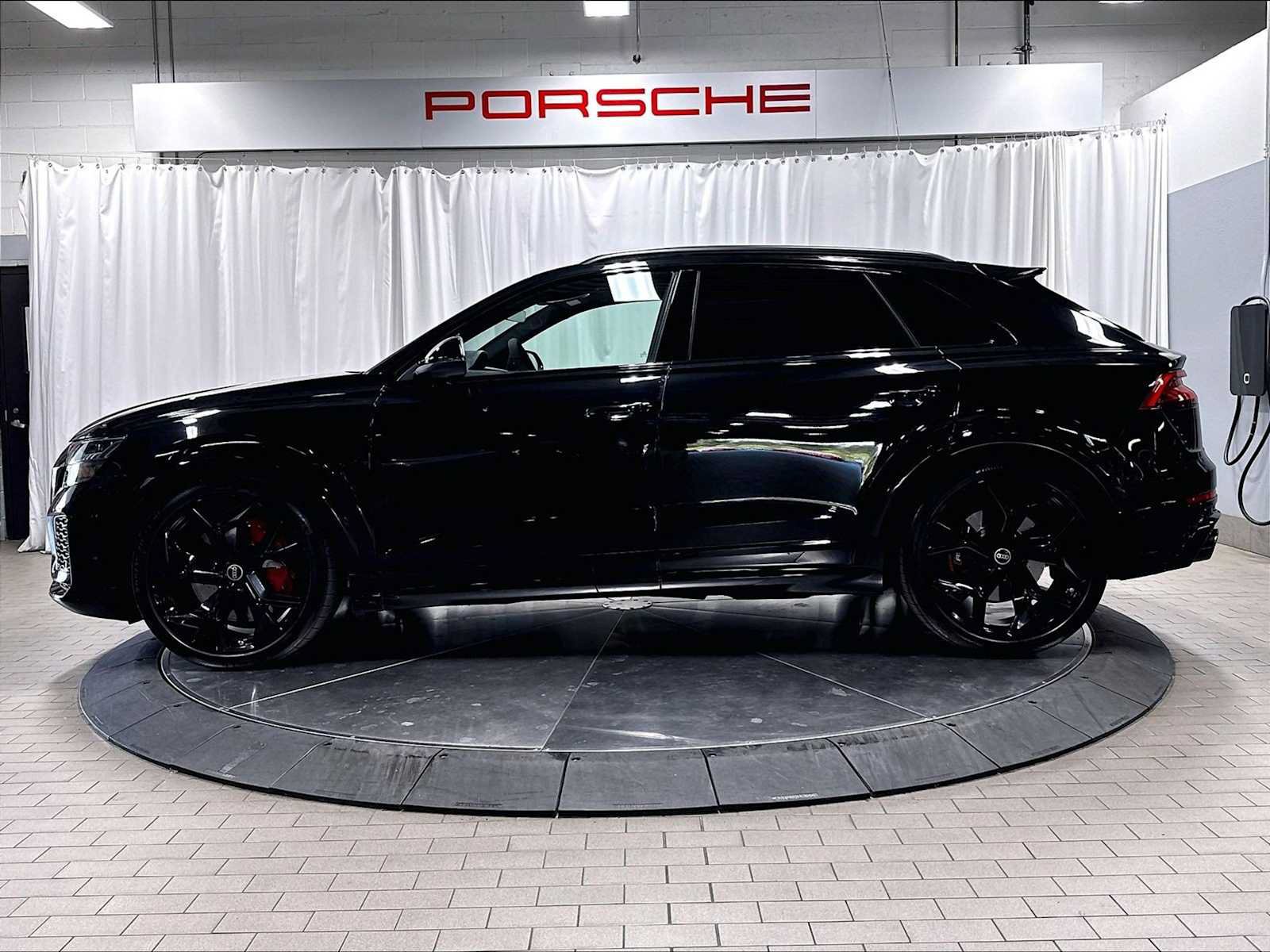 Used 2022 Audi RS Q8 AWD/4WD image 2