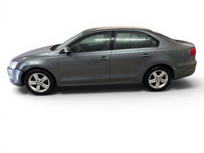 Used 2011 Volkswagen Jetta TDI FWD image 2