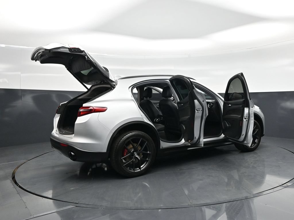 Used 2020 Alfa Romeo Stelvio w/ Nero Edizione RWD image 5