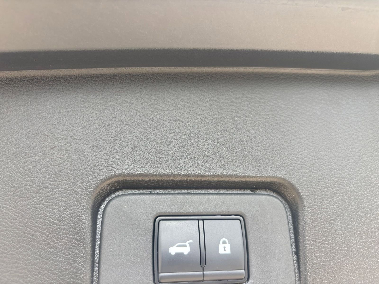 Used 2025 Nissan Rogue SV FWD image 22