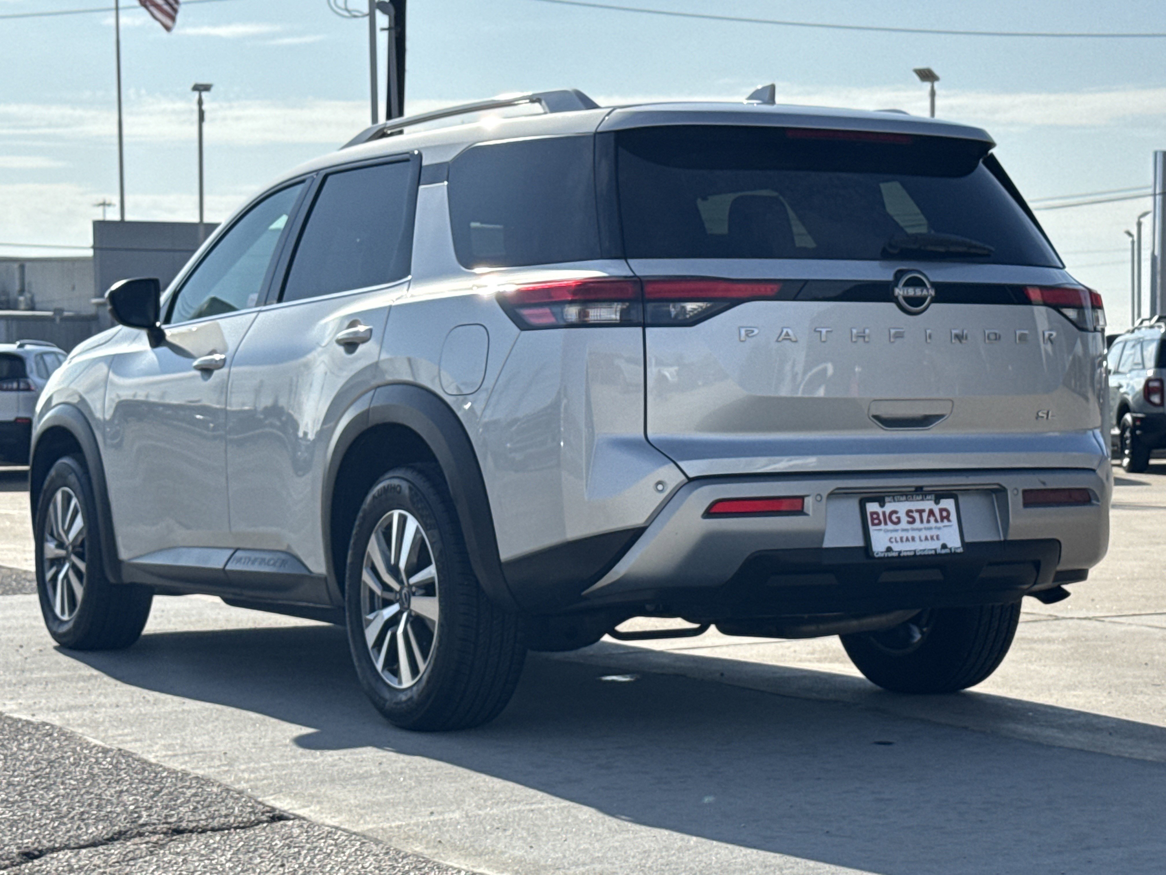 Used 2025 Nissan Pathfinder SL image 8