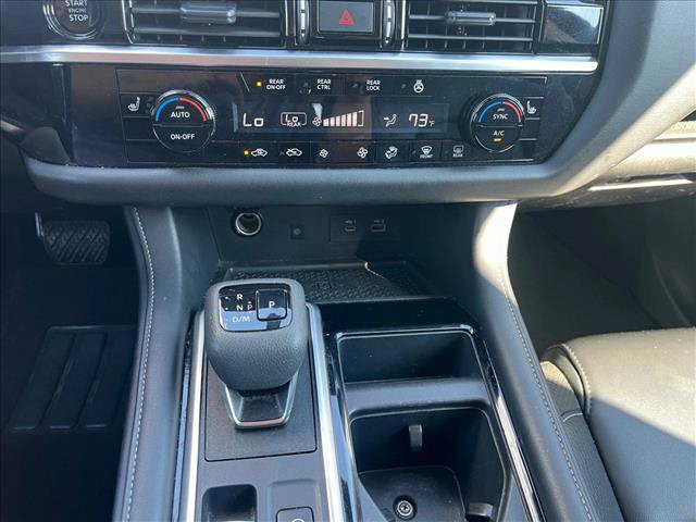 Used 2025 Nissan Pathfinder SL FWD image 12