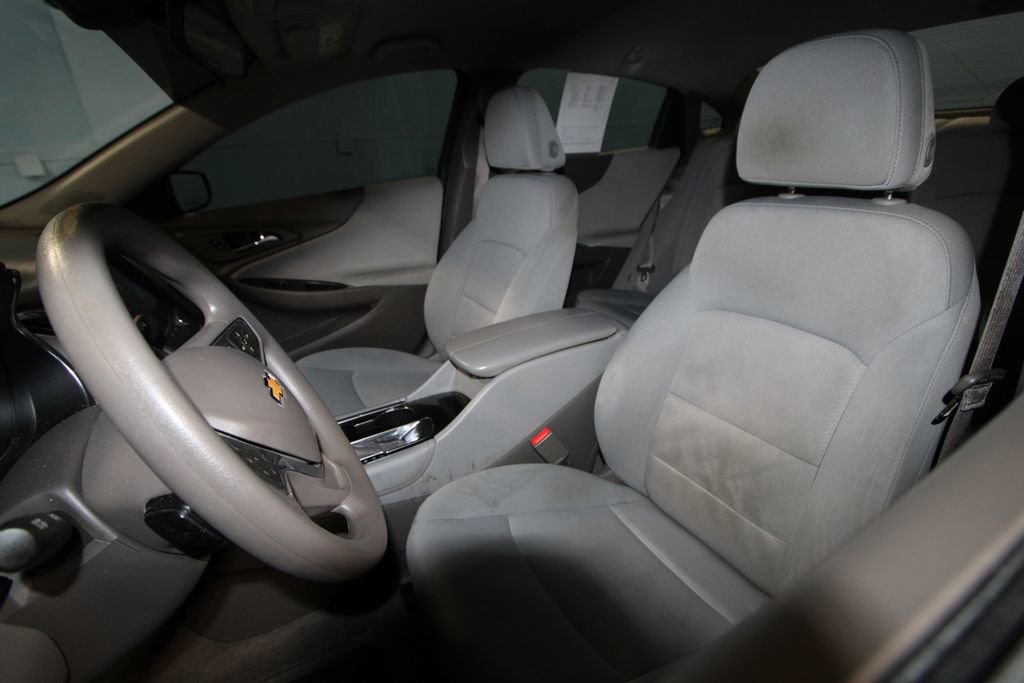 Used 2018 Chevrolet Malibu LT FWD image 4