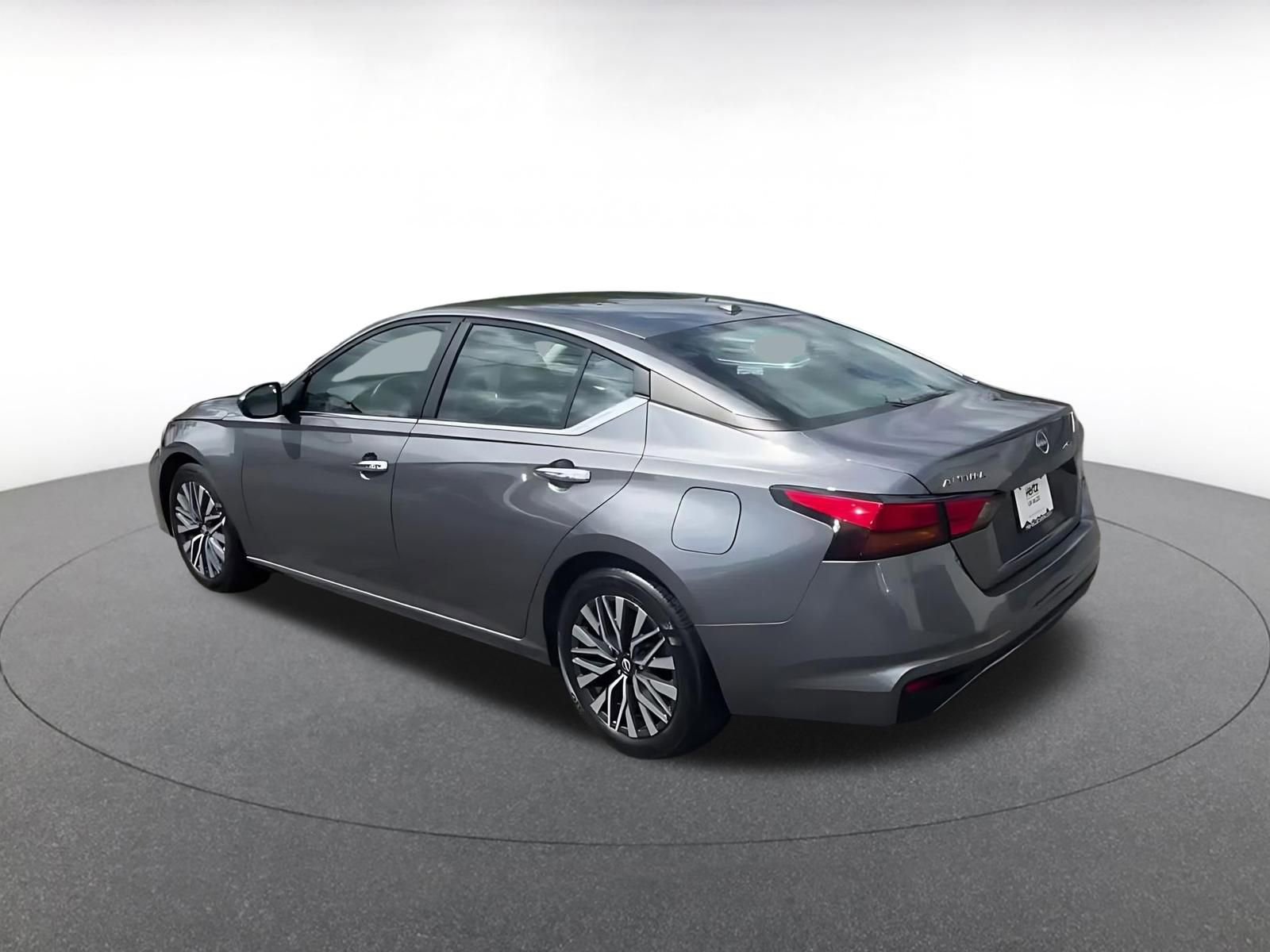 Used 2025 Nissan Altima 2.5 SV FWD image 10