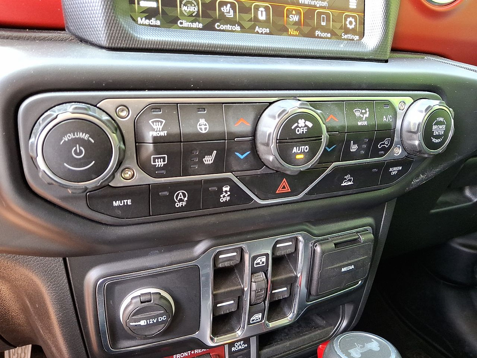 Used 2022 Jeep Wrangler Unlimited Rubicon w/ LED Lighting Group AWD/4WD image 19