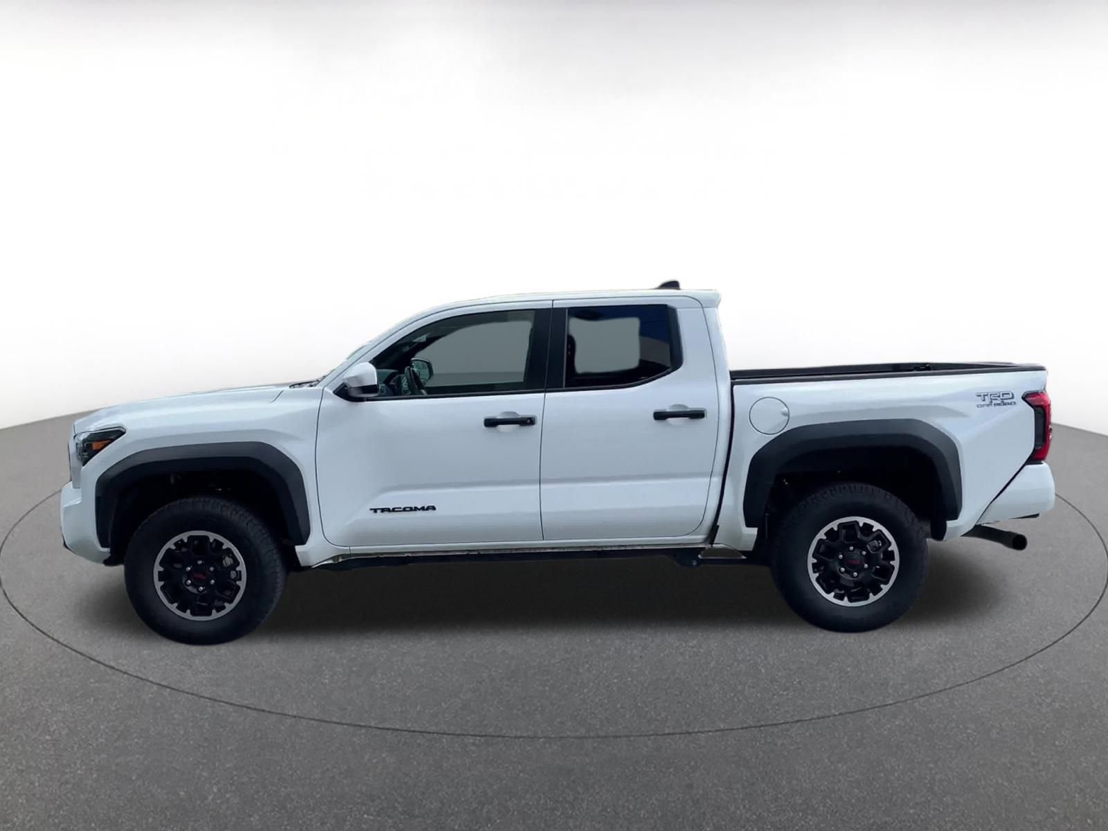 Used 2025 Toyota Tacoma SR image 9