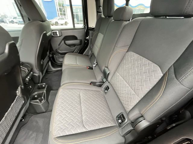 Used 2024 Jeep Gladiator Mojave w/ Technology Group AWD/4WD image 15