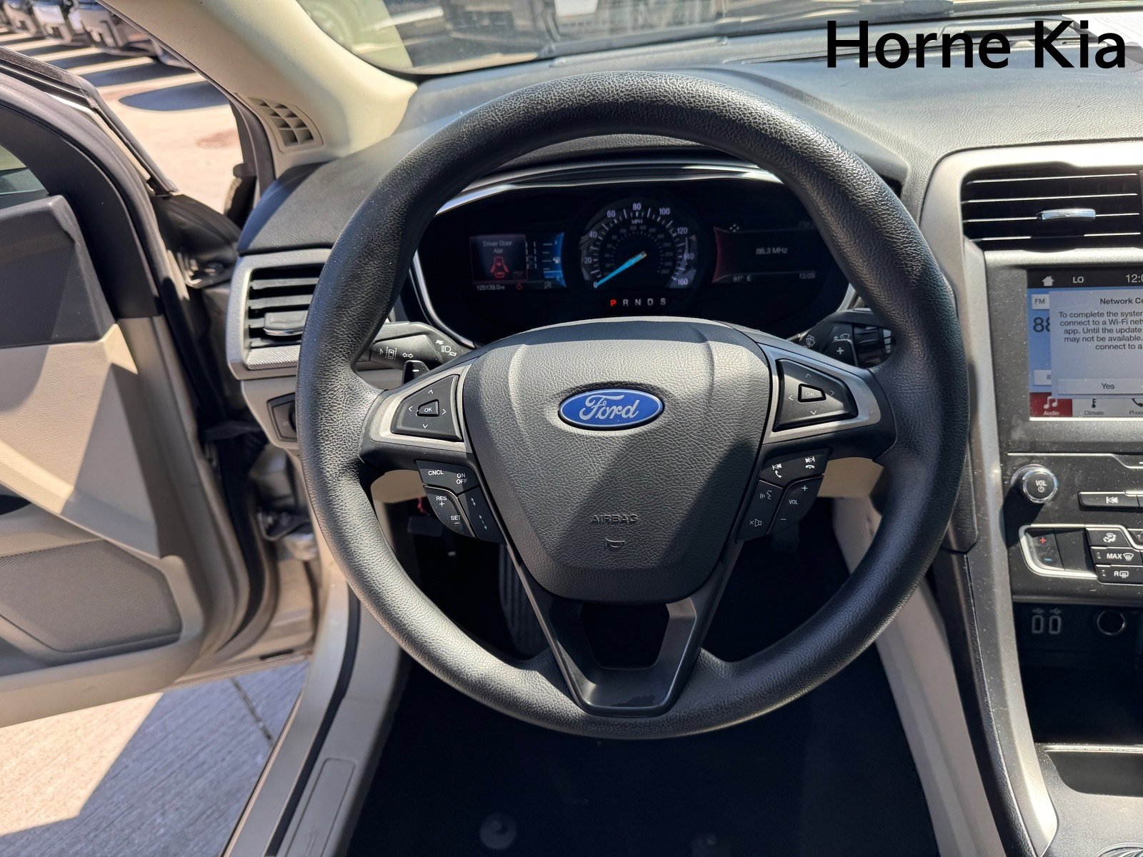 Used 2019 Ford Fusion SE image 16