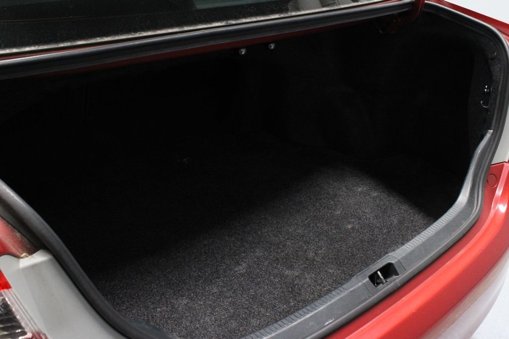 Used 2012 Toyota Camry SE FWD image 10