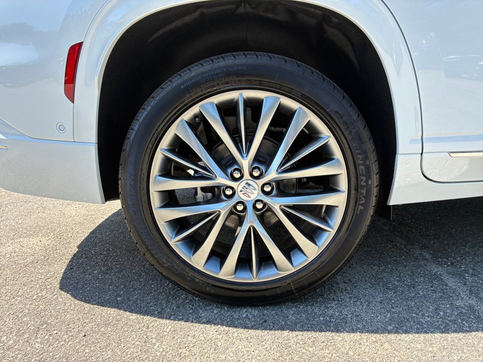 New 2026 Buick Enclave Avenir w/ Super Cruise Package FWD image 23