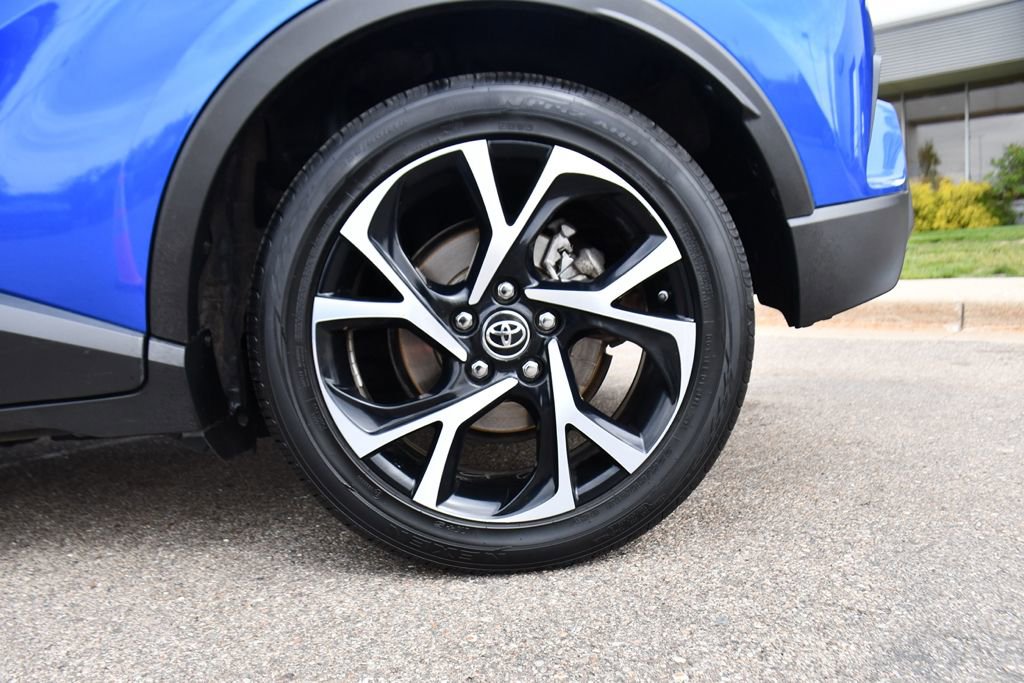 Used 2019 Toyota C-HR XLE FWD image 31