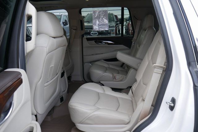 Used 2017 Cadillac Escalade Luxury image 27