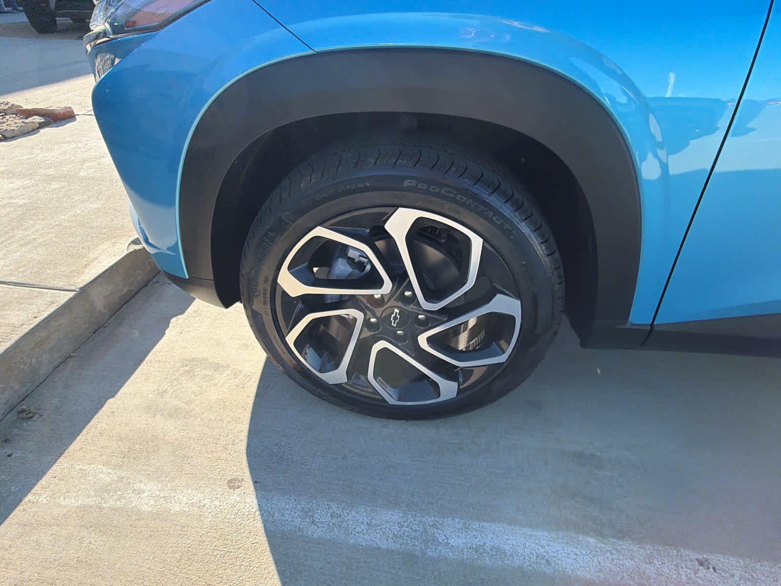 Used 2026 Chevrolet Trax RS w/ Sunroof Package FWD image 14