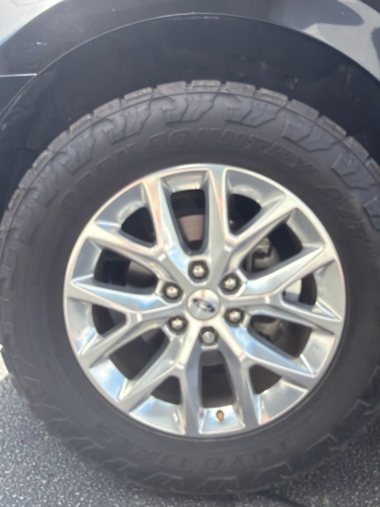 Used 2021 Ford Expedition XLT RWD image 3
